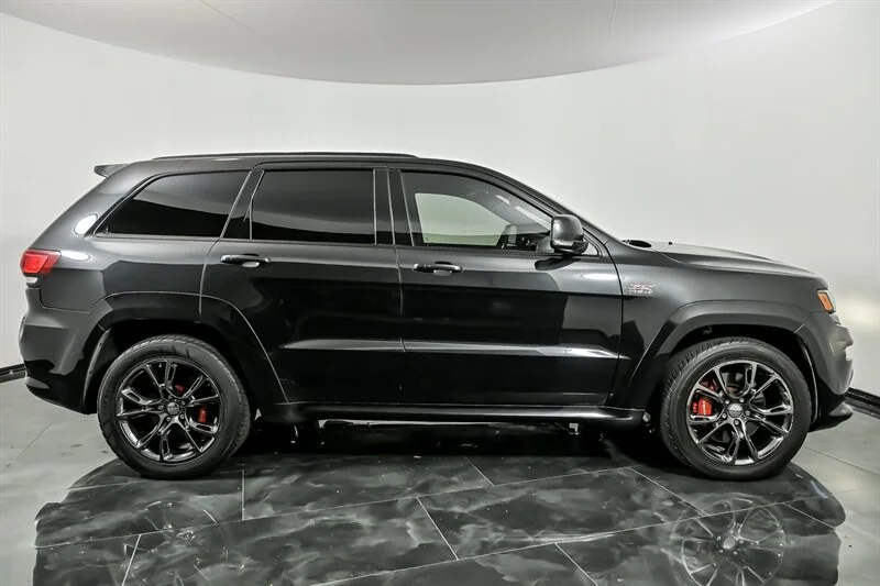 Used 2016 Brilliant Black Crystal Pearl Coat Jeep SRT image 10