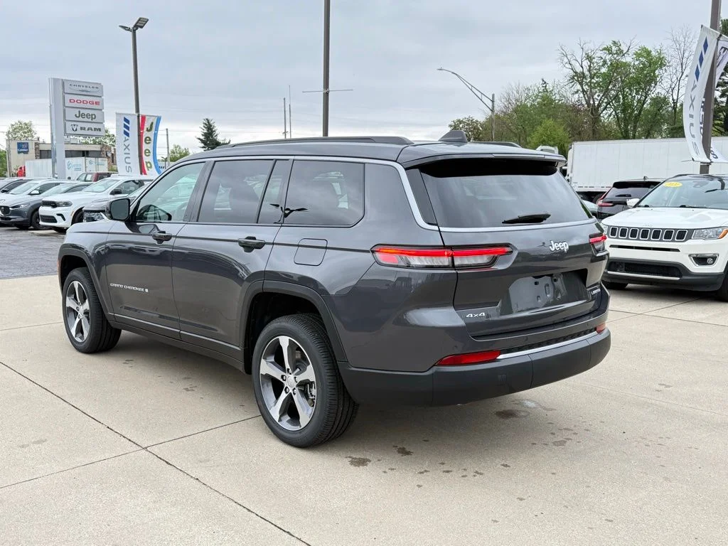New 2026 Baltic Gray Metallic Clear-Coat Exterior Paint Jeep Limited image 5
