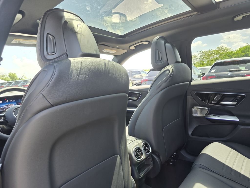 New 2026 Polar White Mercedes-Benz GLC 300 image 13