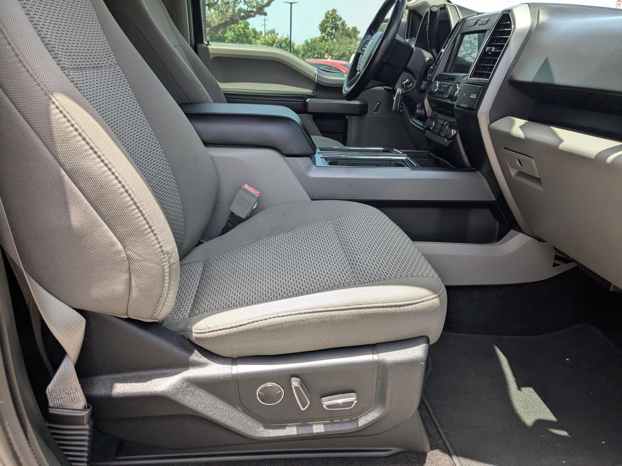 Used 2018 Magnetic Ford XLT image 24