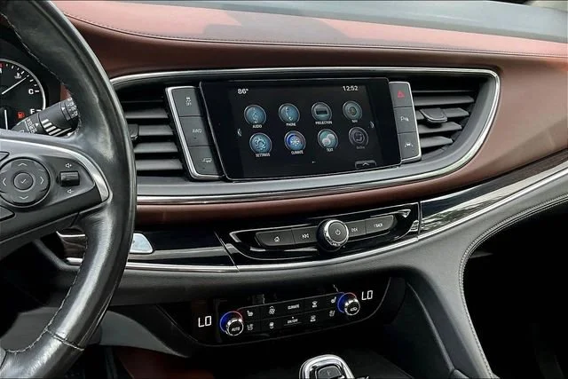 Used 2018 White Frost Tricoat Buick Avenir image 9