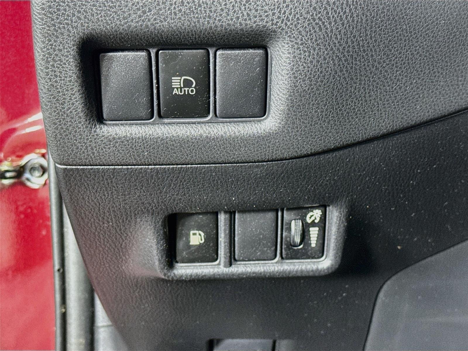 Used 2019 Ruby Flare Pearl Toyota XLE image 10