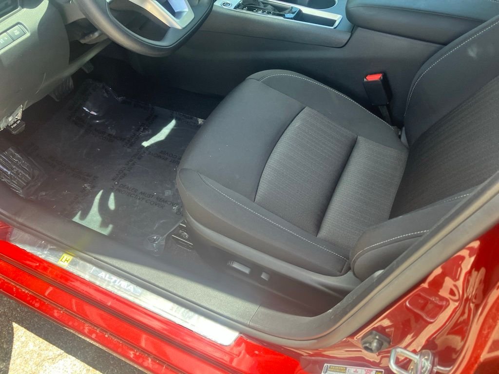 Used 2025 Red Nissan 2.5 SV image 10