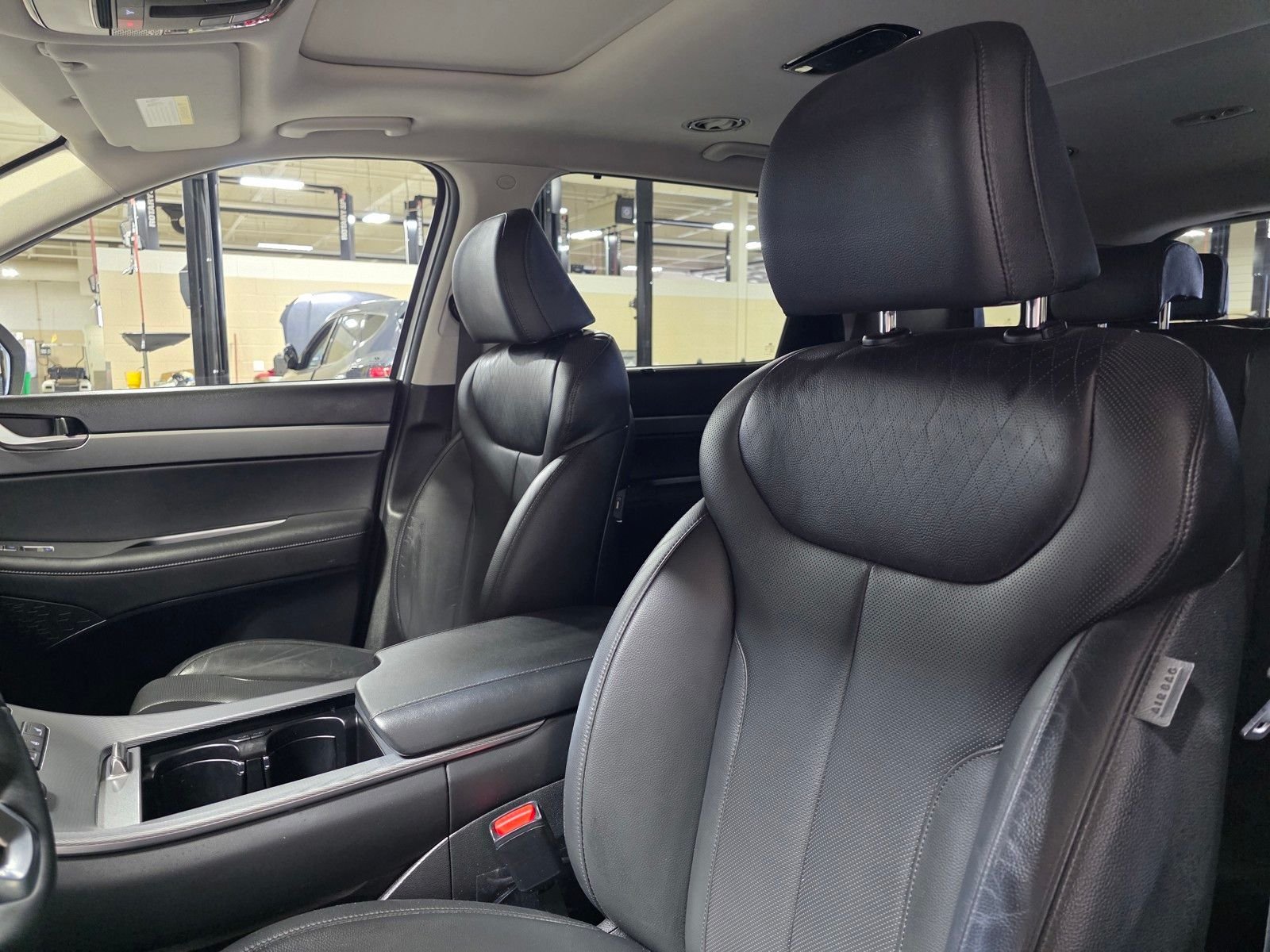 Used 2022 Hyper White Hyundai SEL image 23