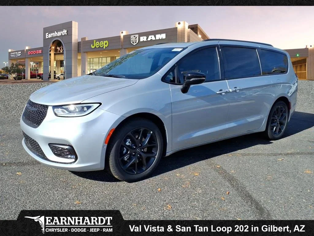 2026 Chrysler Pacifica Limited's photo