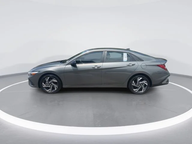 Used 2025 Gray Hyundai SEL Sport image 5