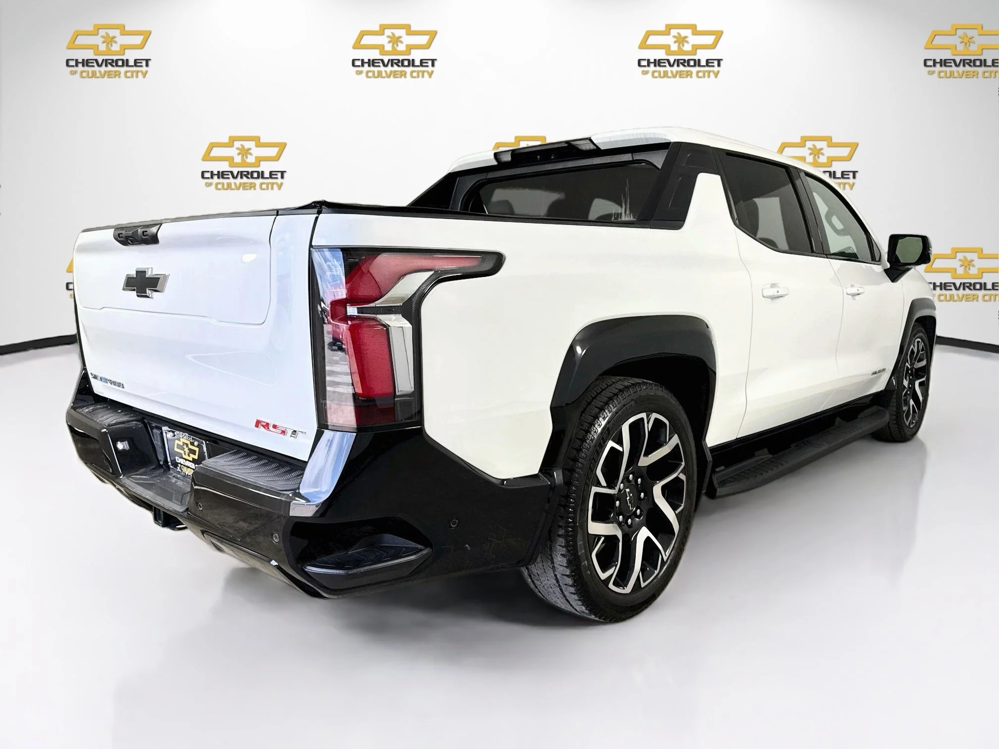 Used 2024 Summit White Chevrolet RST image 8