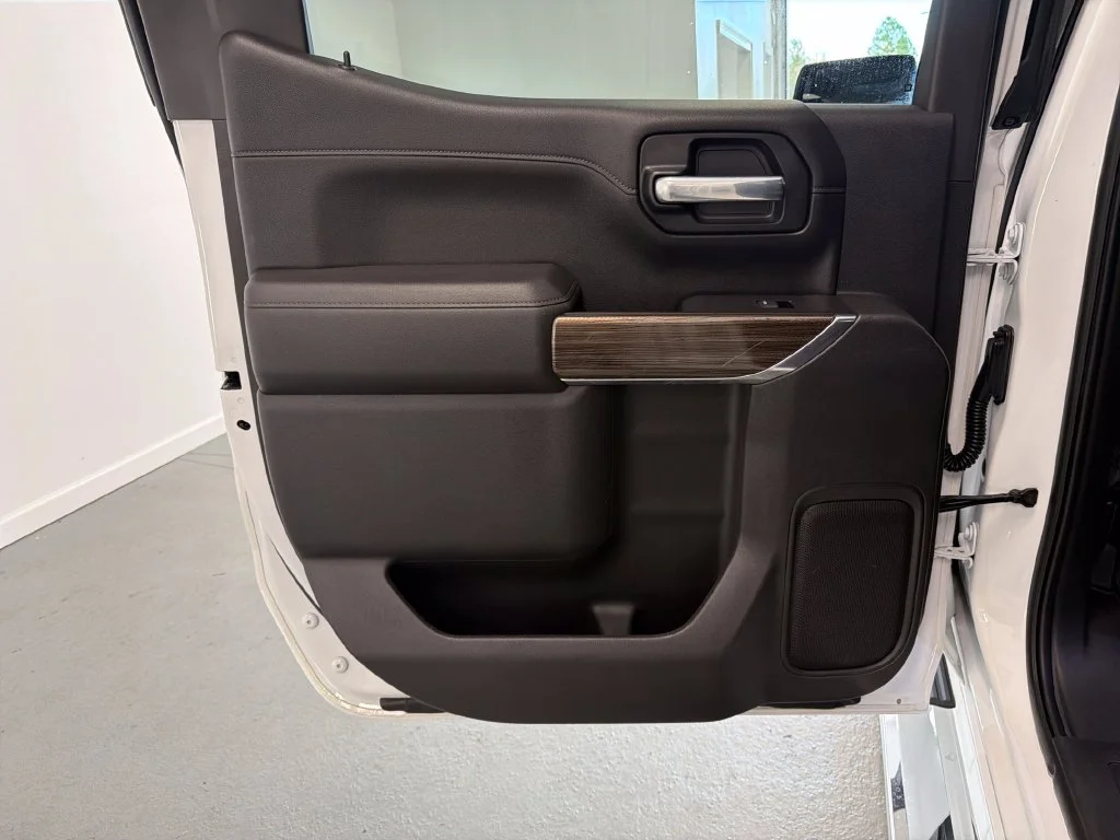 Used 2021 White Chevrolet RST image 9