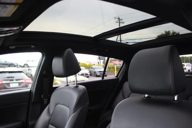 Used 2020 Red Kia S image 21