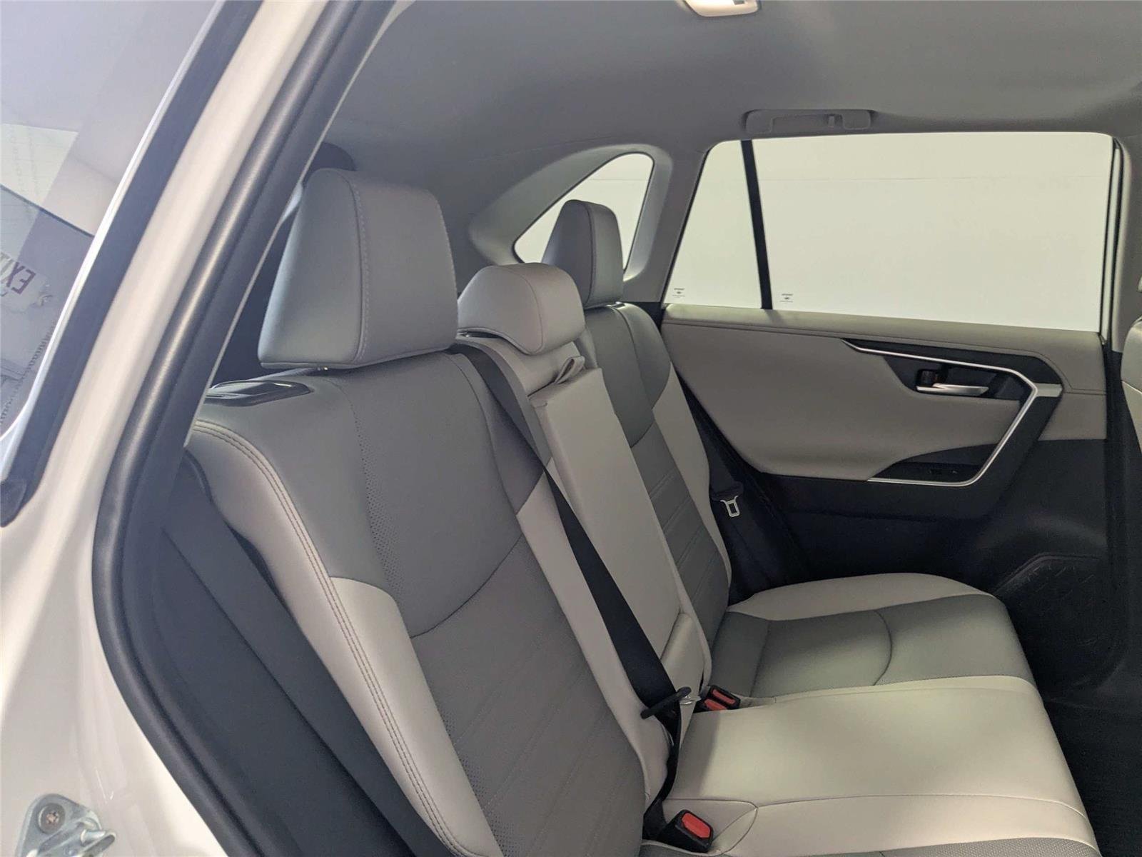 Certified Used 2024 Wind Chill Pearl Toyota Limited image 30