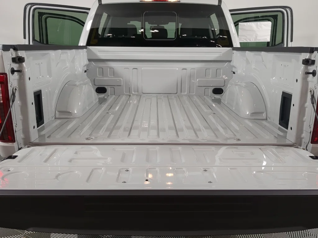 New 2026 AVALANCHE Ford XLT image 17