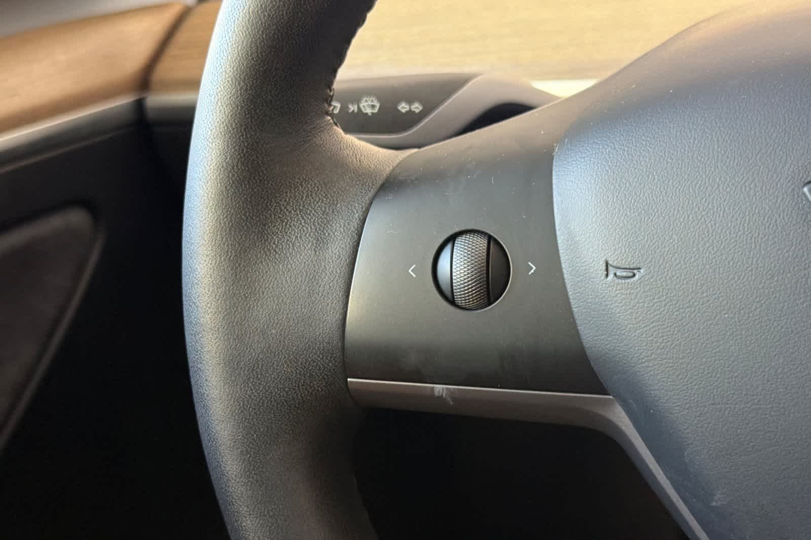 Used 2023 White Tesla  image 26