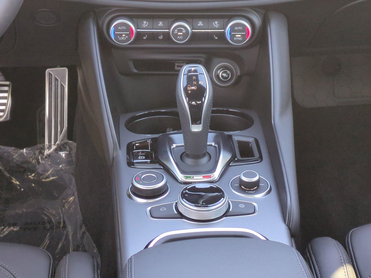 2025 Alfa Romeo Giulia Base - Photo 17