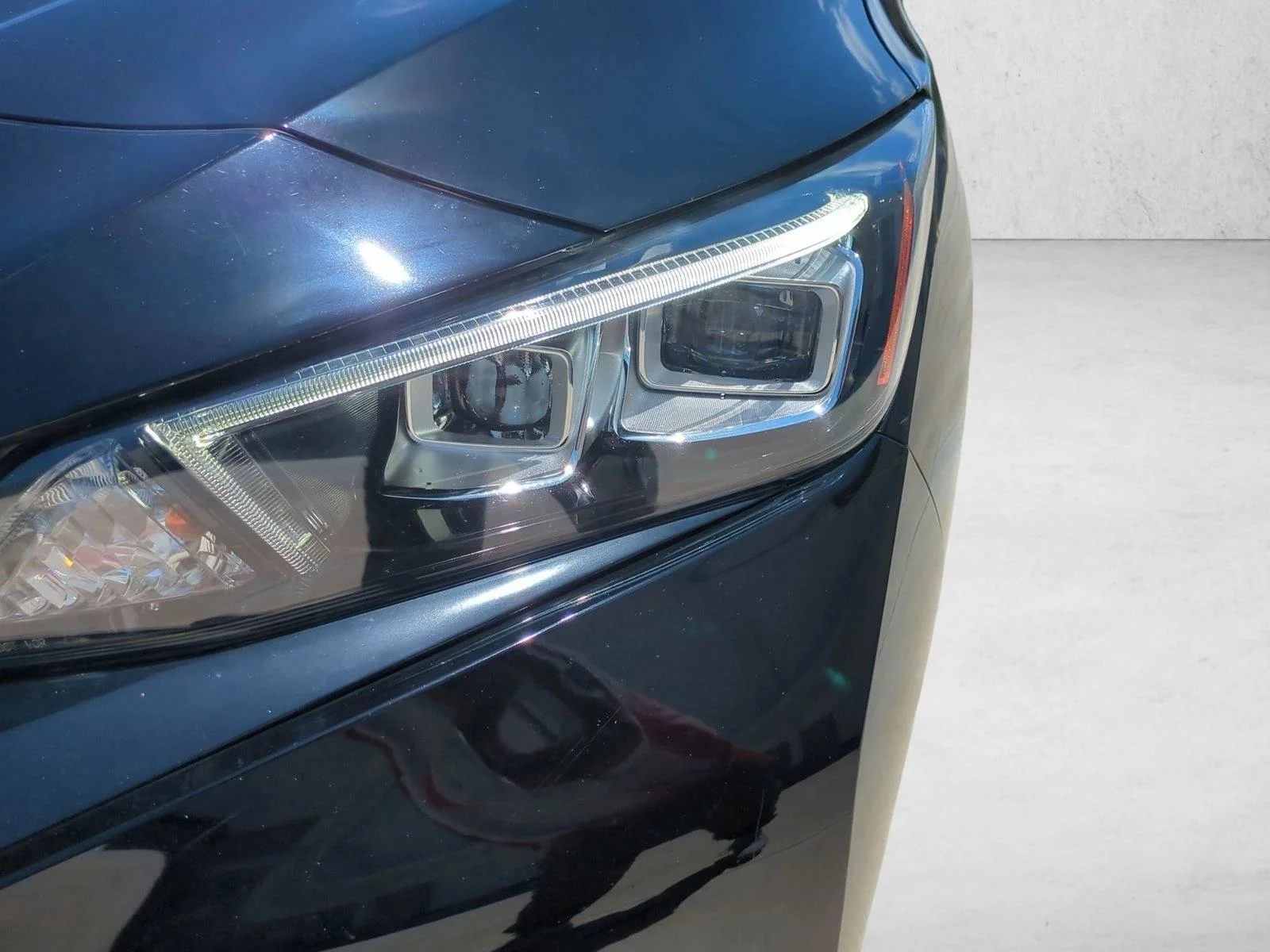 Used 2019 Super Black Nissan SL PLUS image 9