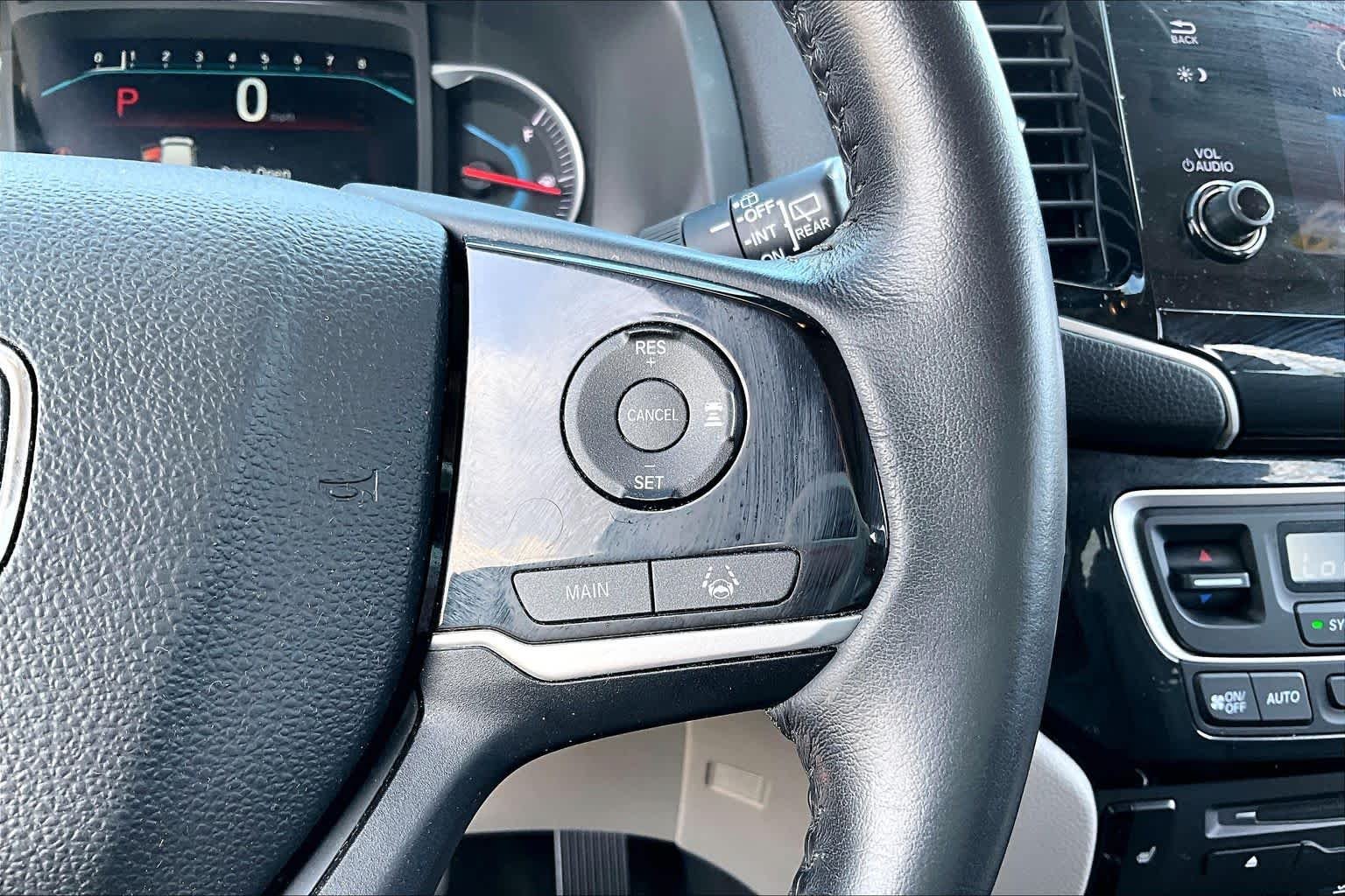 Used 2019 Lunar Silver Metallic Honda Touring 8-Passenger image 23