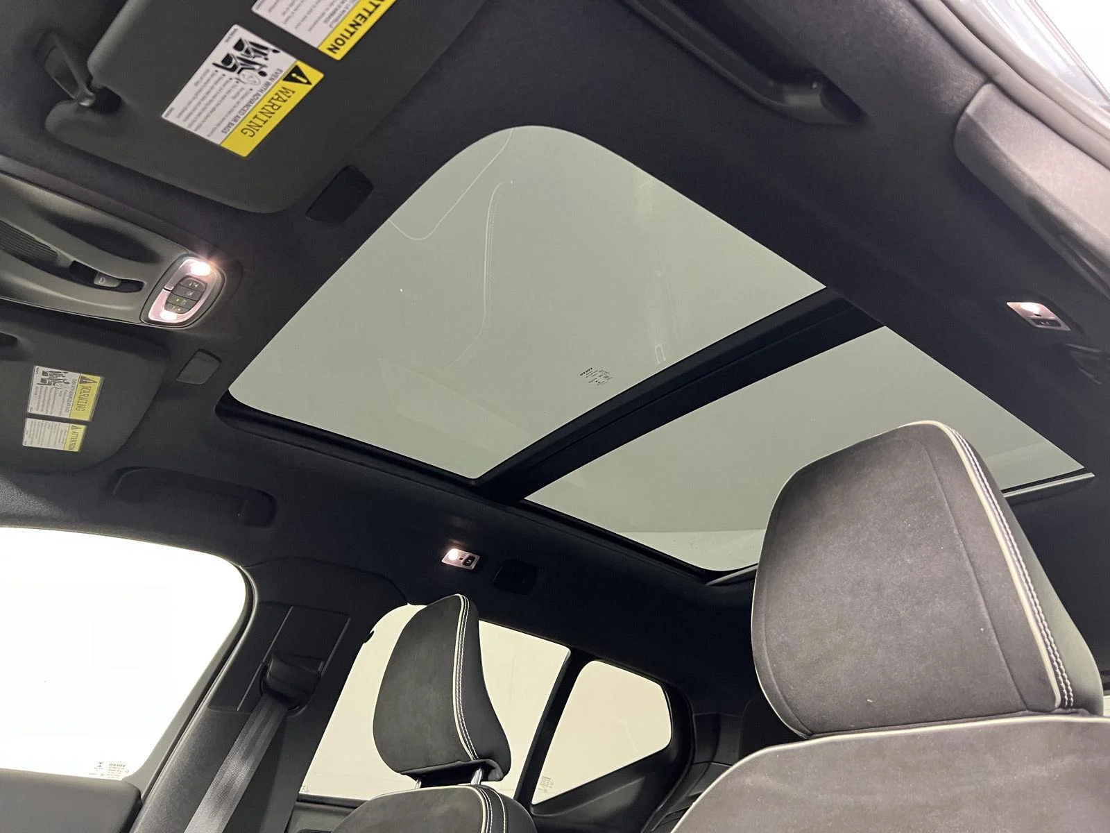 Used 2019 Gy Volvo R-Design image 25