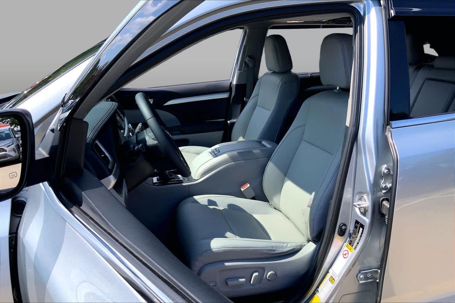 Used 2019 Celestial Silver Metallic Toyota XLE image 8