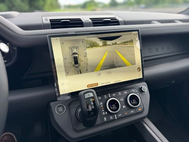 New 2026 Carpathian Grey Land Rover X-Dynamic SE image 17