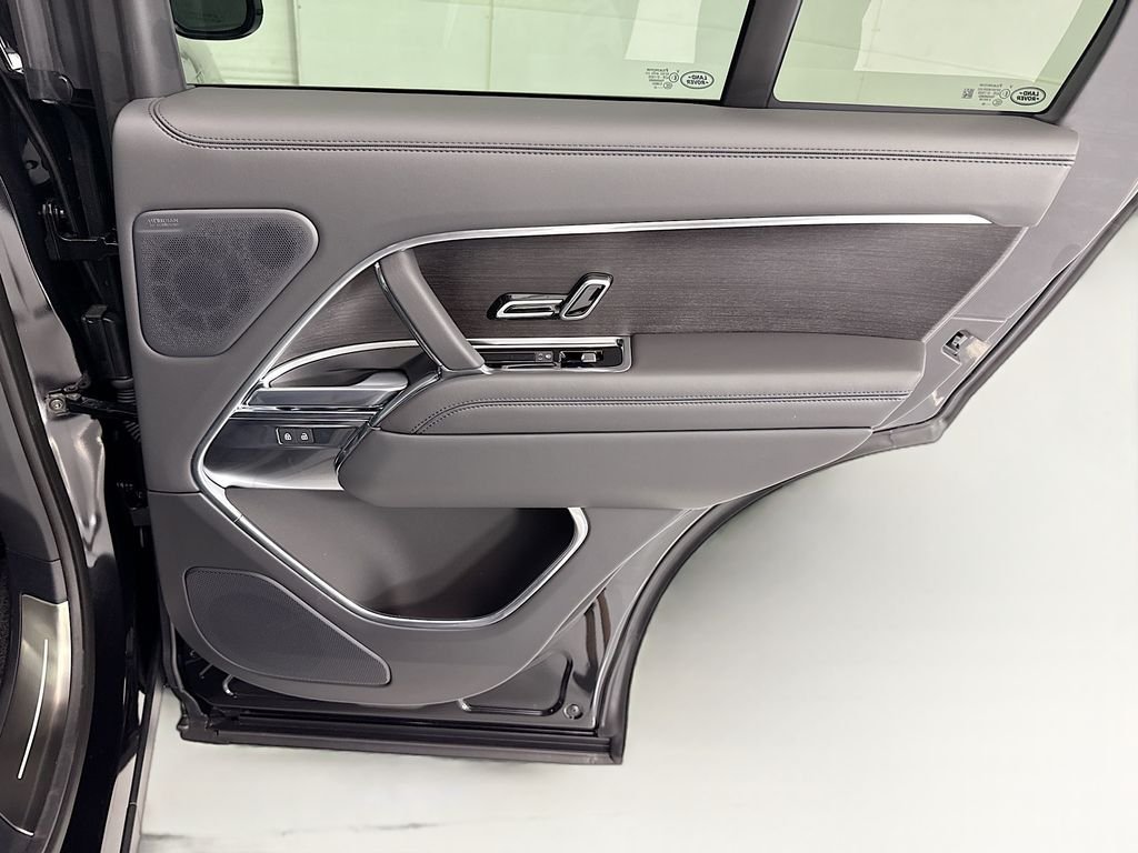 New 2026 Santorini Black Land Rover SE image 26