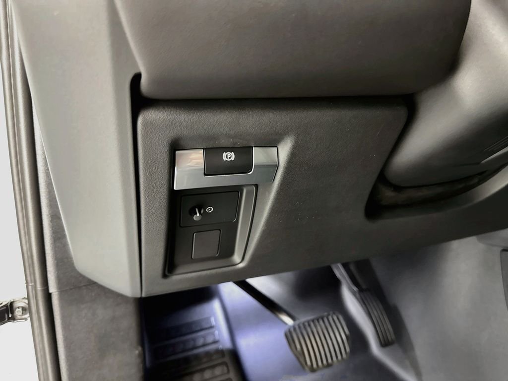 New 2026 Fuji White Land Rover X-Dynamic SE image 10