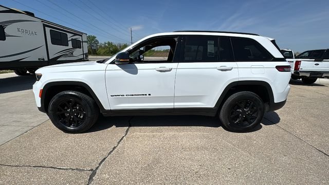Certified Used 2025 White Jeep Altitude image 7