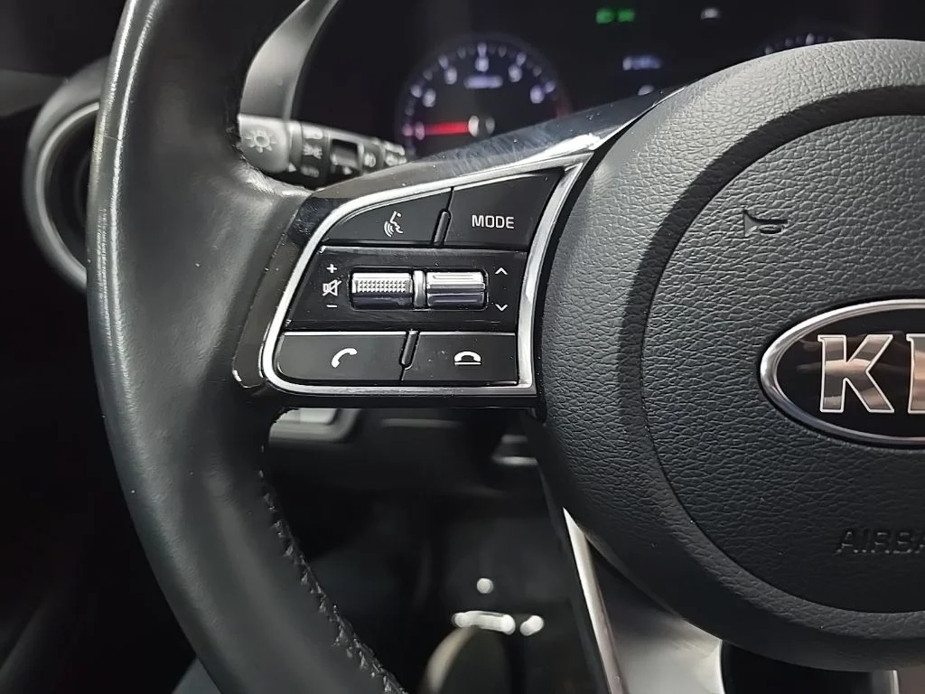 Used 2019 Red Kia EX image 19
