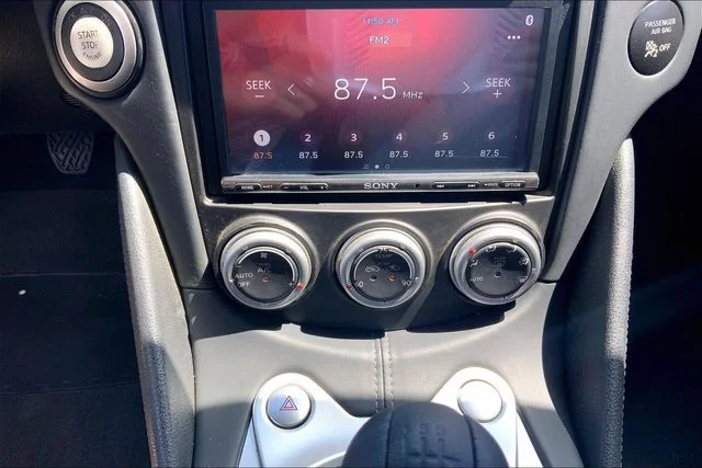 Used 2020 Passion Red Nissan Base image 29