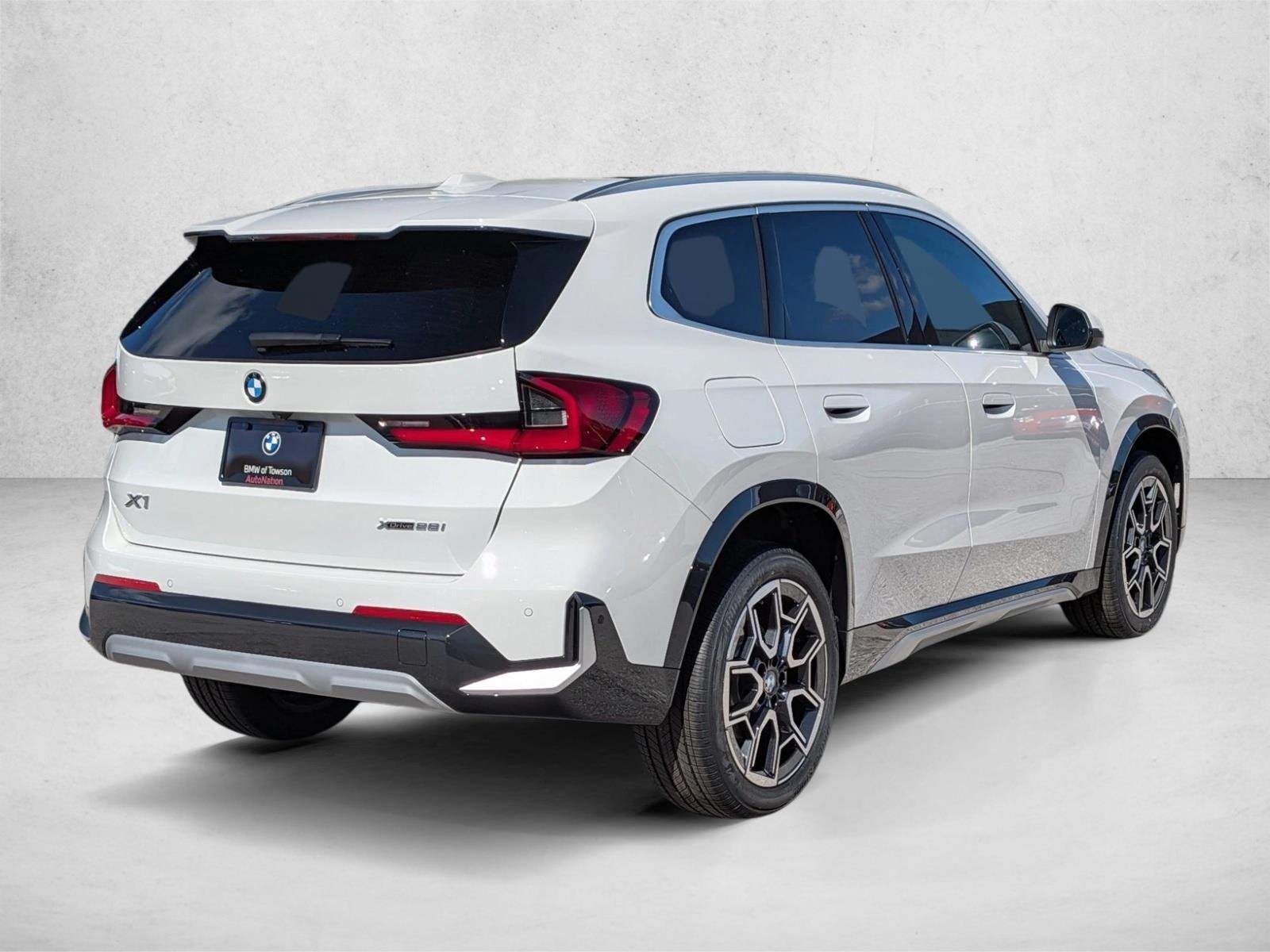 Used 2026 Alpine White BMW xDrive28i image 2