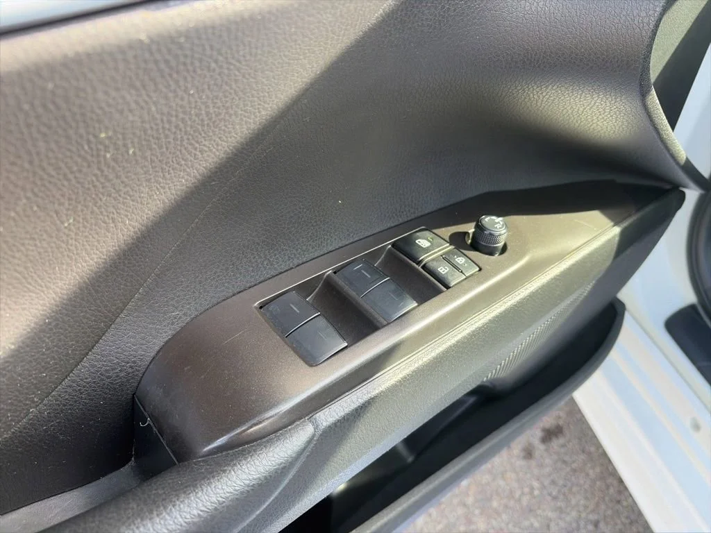 2023 Toyota Camry SE - Photo 23