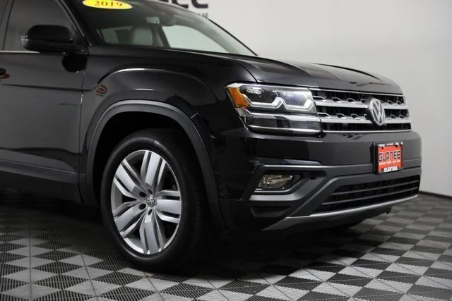 Used 2019 Black Volkswagen 3.6L V6 SE image 25