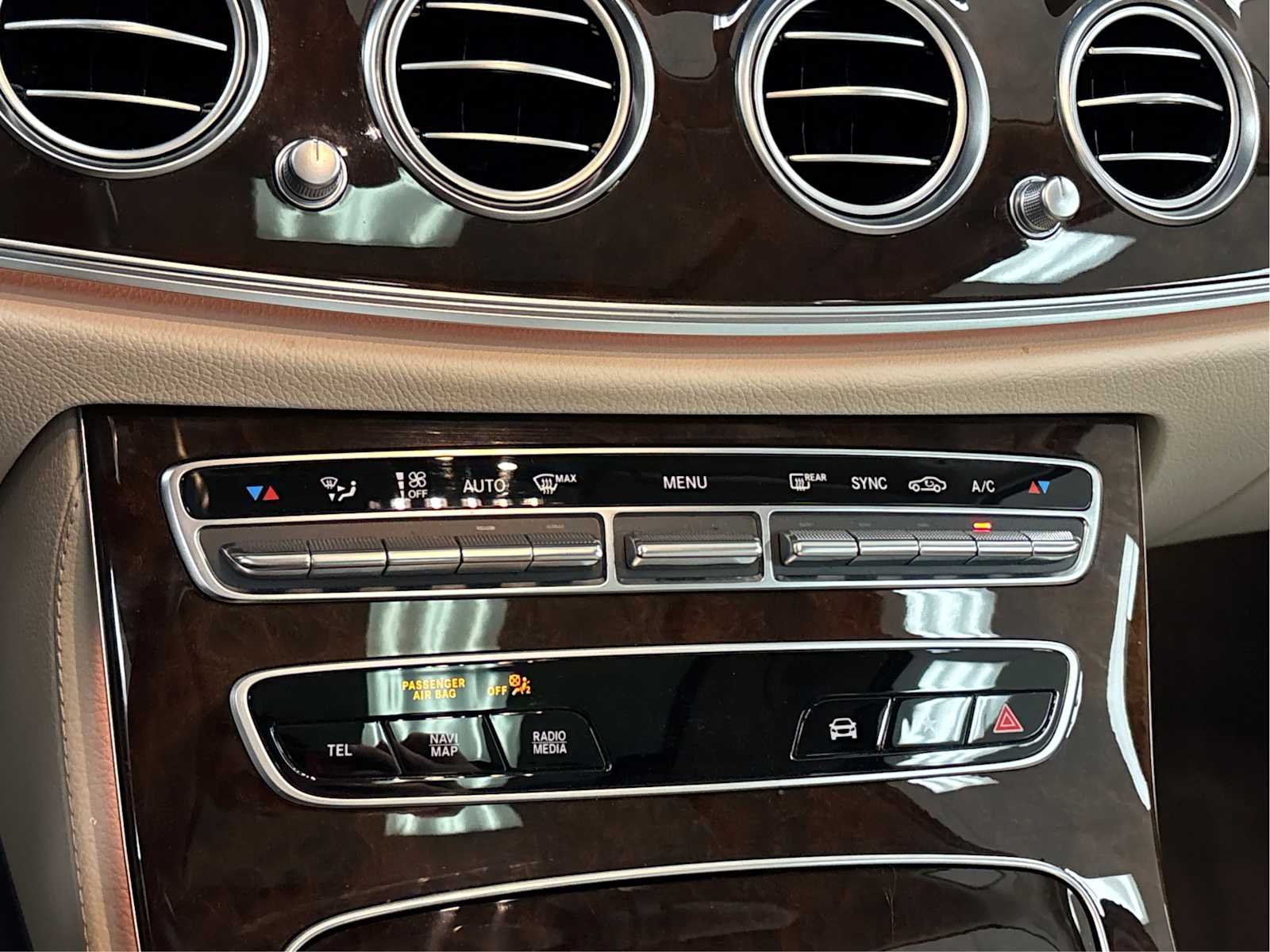 Used 2022 MANUFAKTUR Diamond White Mercedes-Benz E 350 image 30