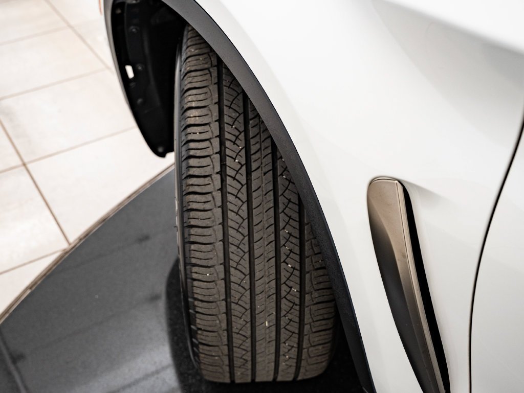 Used 2019 Mineral White Metallic BMW xDrive35i image 49