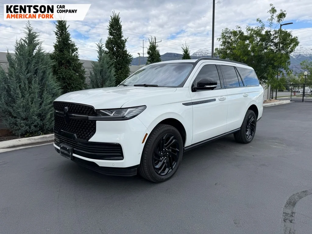 Used 2025 White Lincoln Reserve image 6