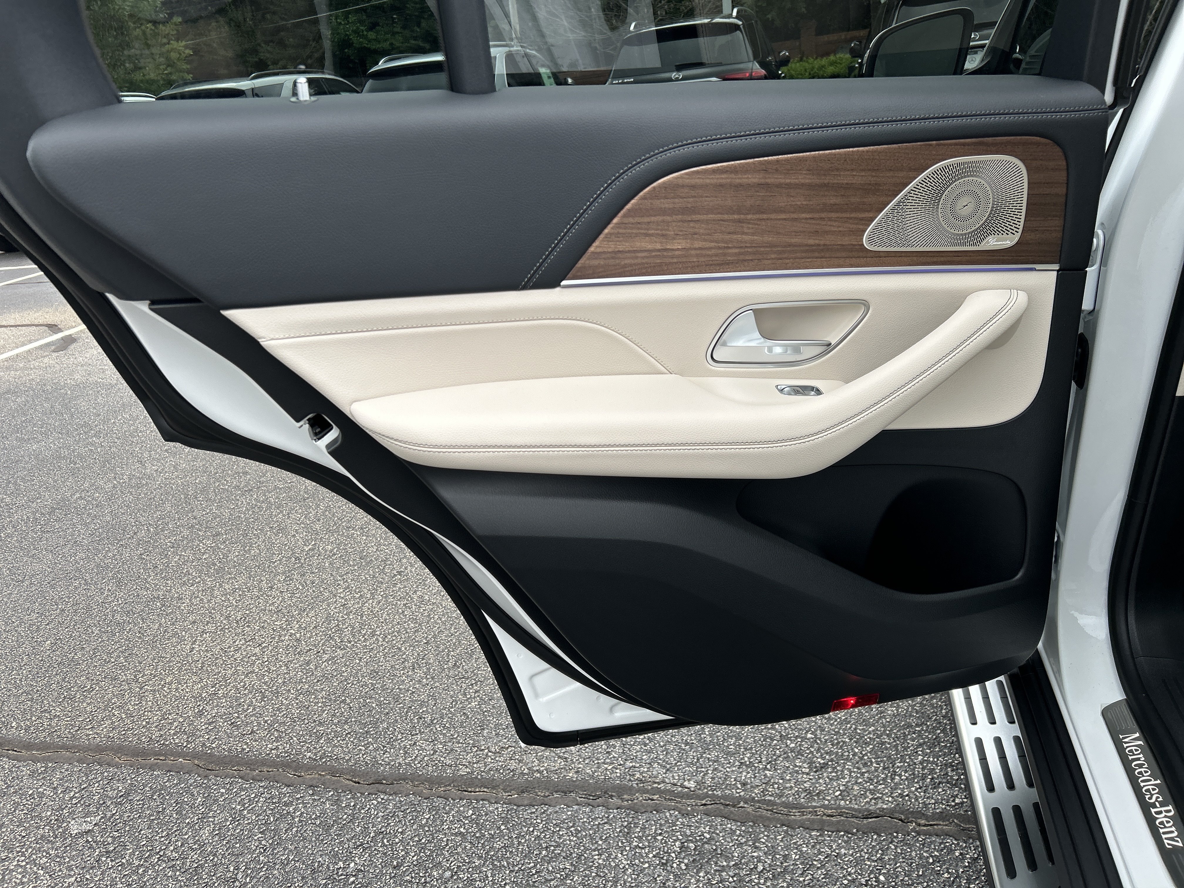 New 2026 MANUFAKTUR Moonlight White Metallic Mercedes-Benz GLE 450 4MATIC® SUV image 34