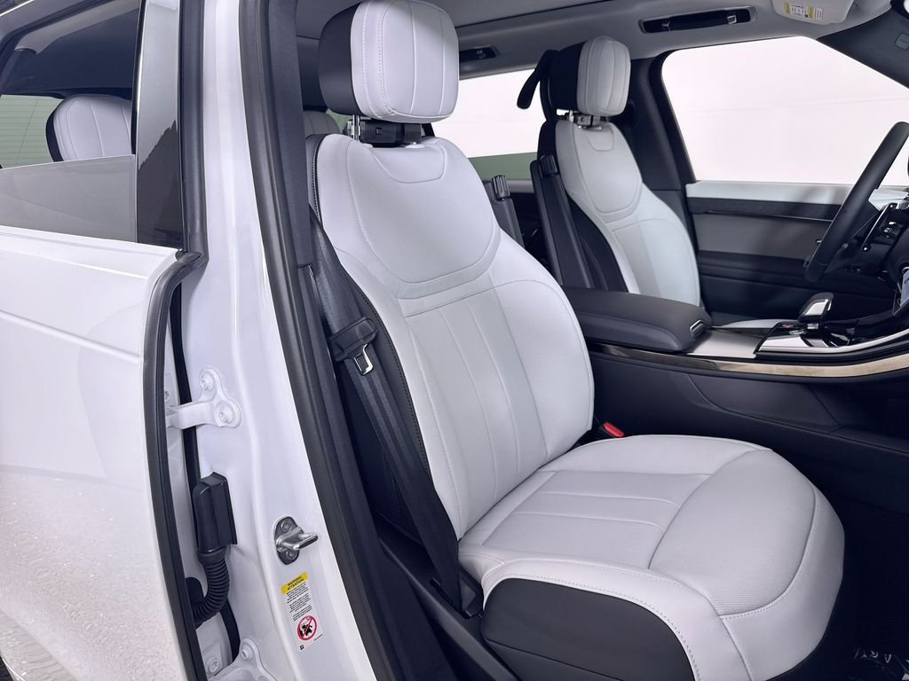 New 2026 Fuji White Land Rover Dynamic SE image 22