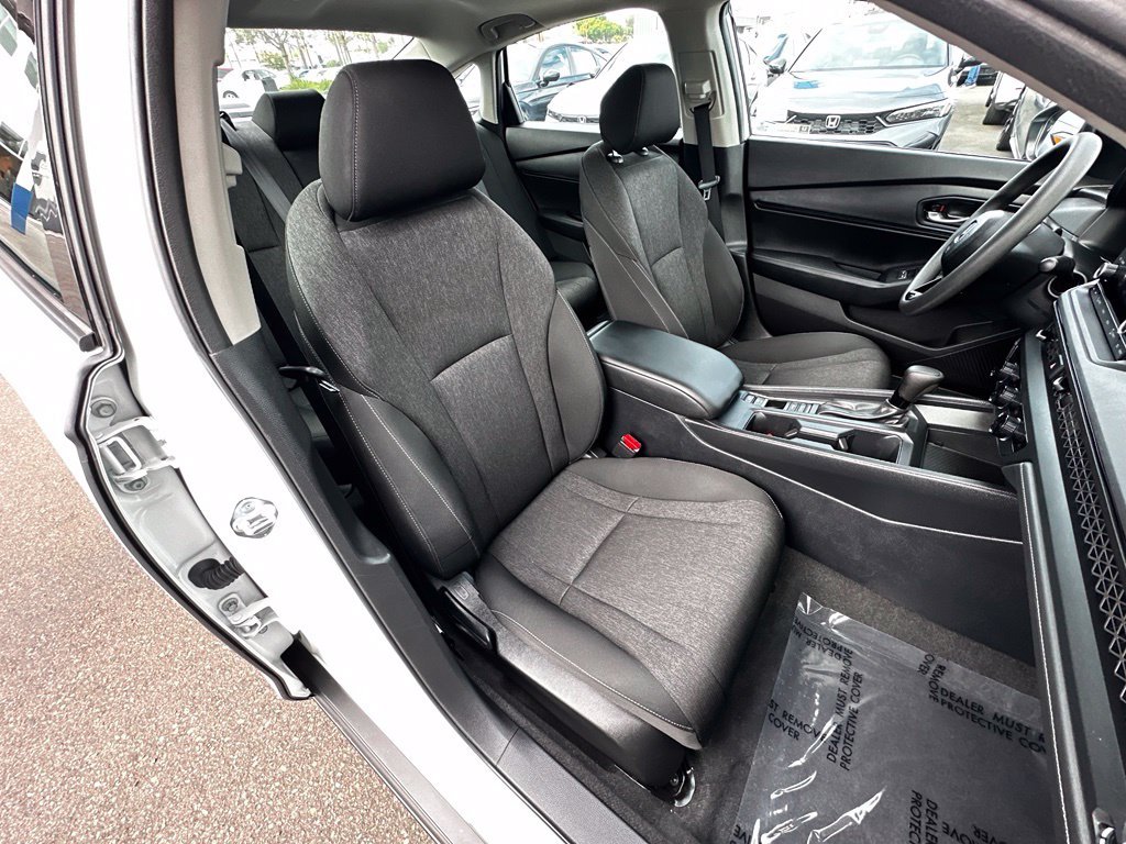 Used 2025 Platinum White Pearl Honda SE image 14