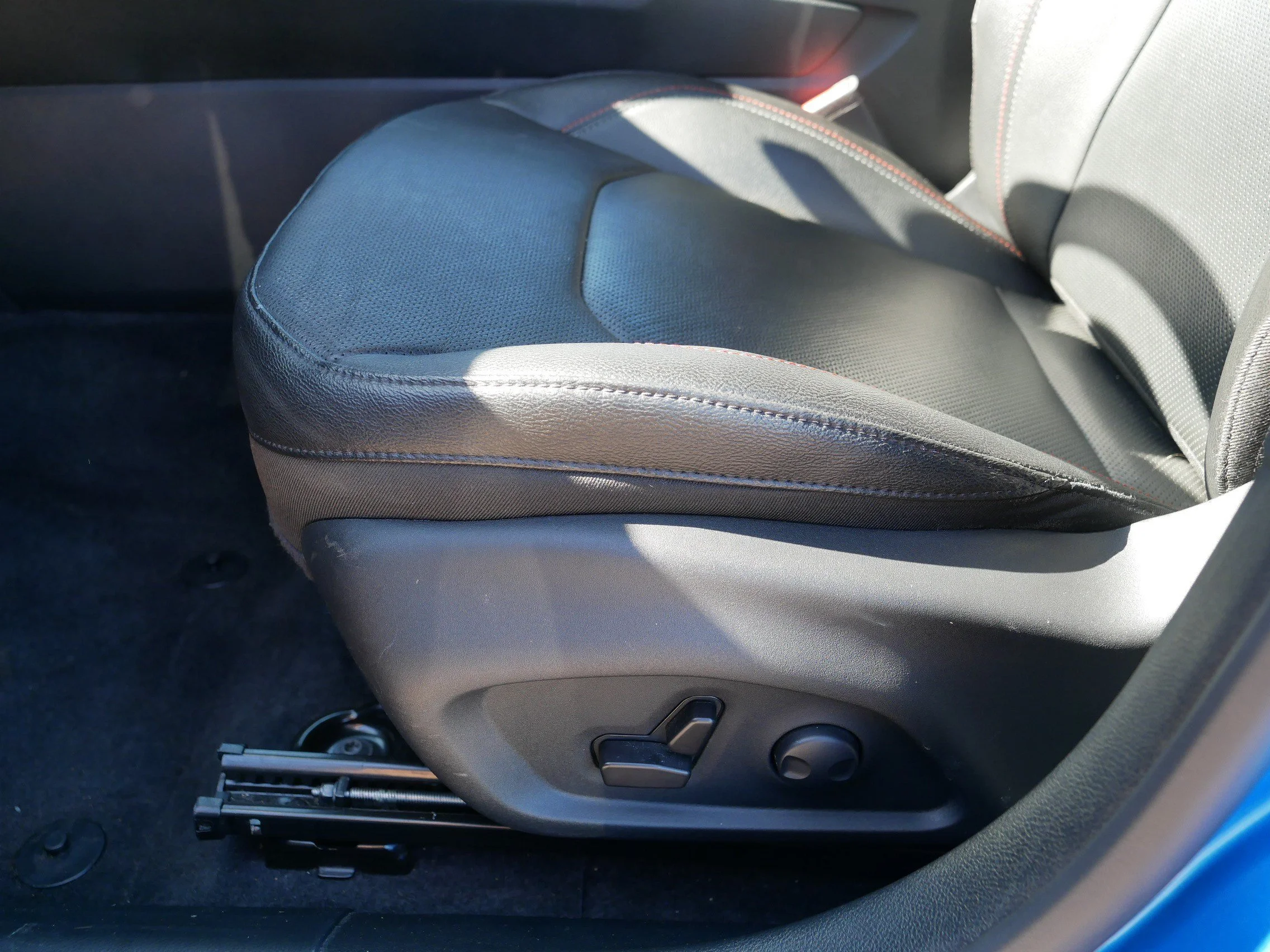 Used 2025 Hydro Blue Pearlcoat Jeep Trailhawk image 20