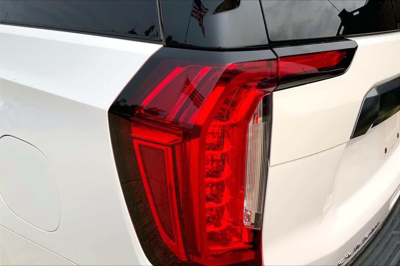 Used 2021 Summit White GMC AT4 image 27