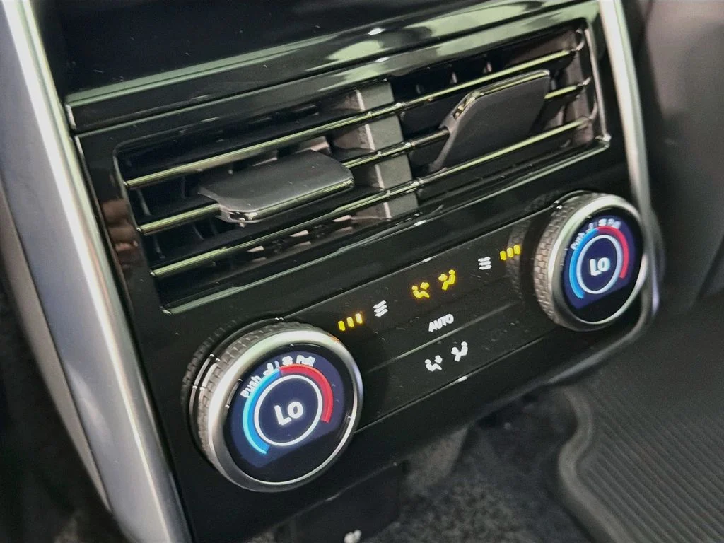 New 2026 Santorini Black Land Rover SE image 27