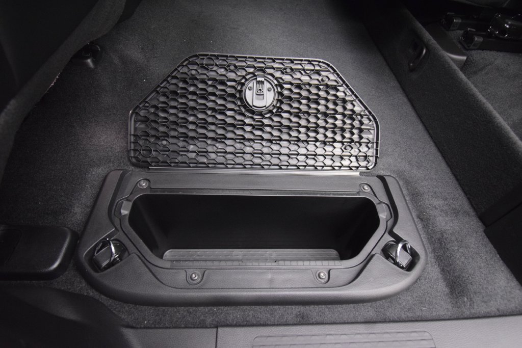 New 2027 Diamond Black Crystal Pearl-Coat Exterior Paint RAM Laramie image 39