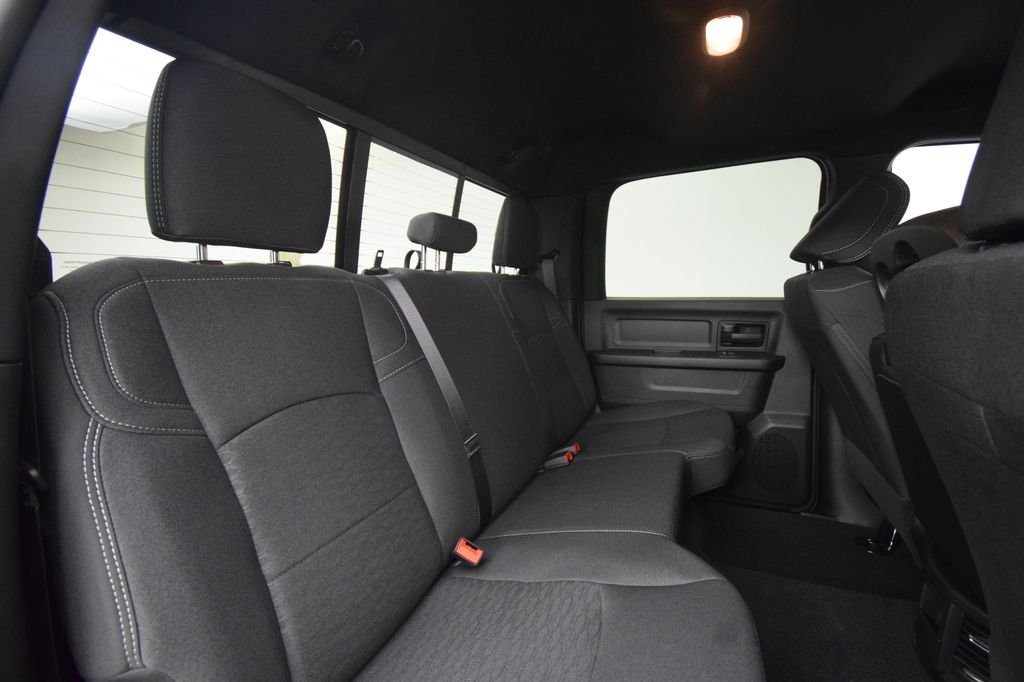 New 2026 Diamond Black Crystal Pearl-Coat Exterior Paint RAM Tradesman image 18
