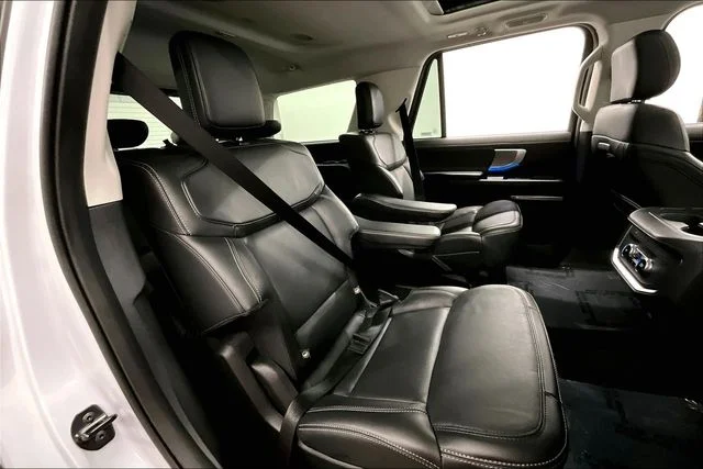 Used 2025 Space Silver Metallic Ford Platinum image 27
