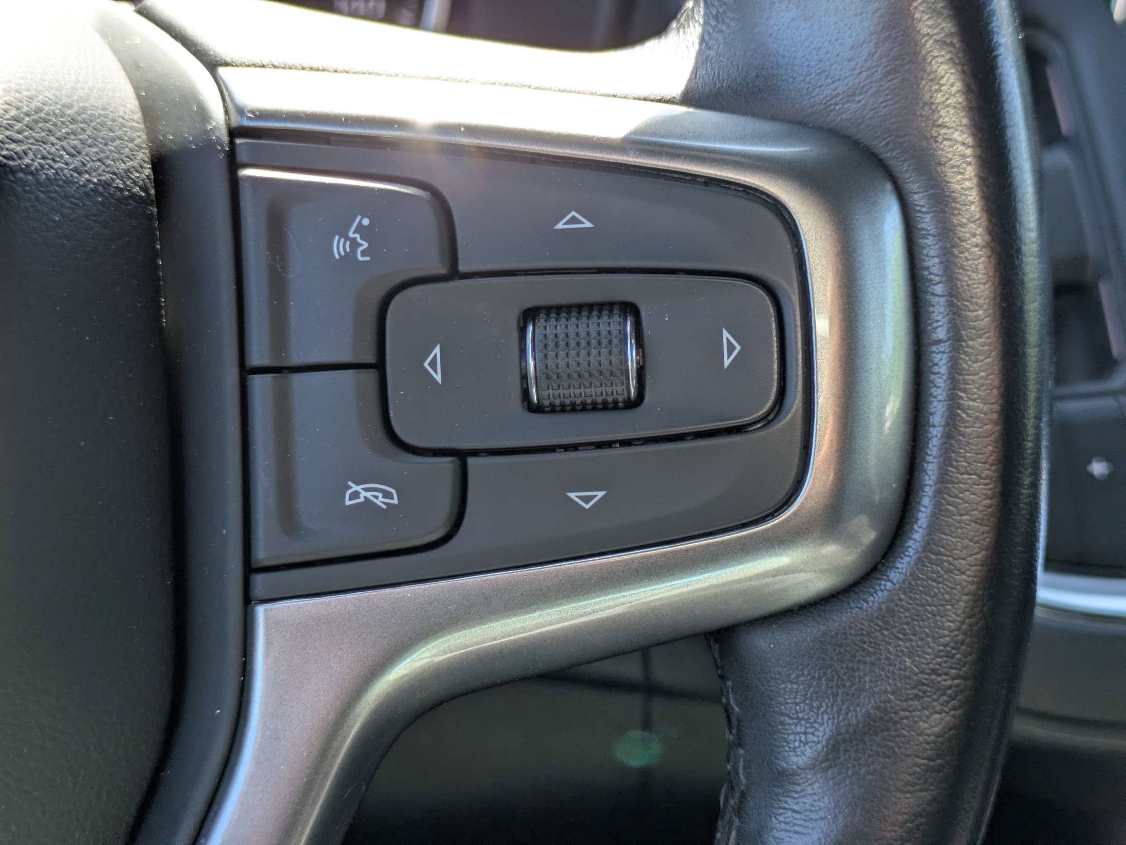 Used 2021 Summit White Chevrolet Z71 image 28