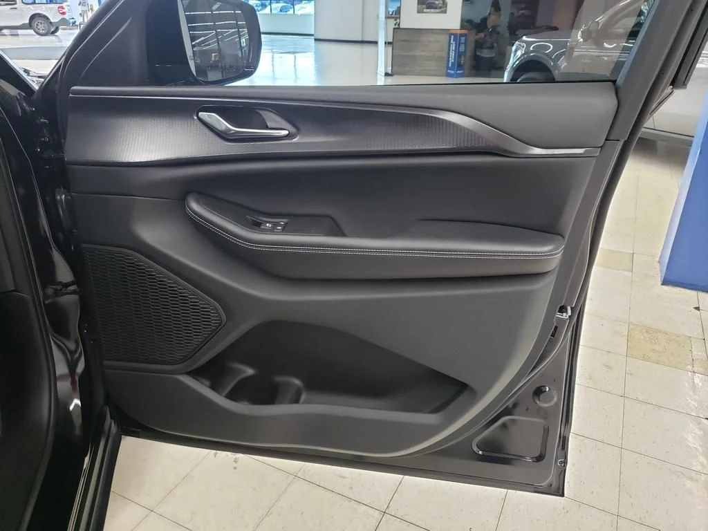 Used 2024 Diamond Black Jeep Altitude X image 20