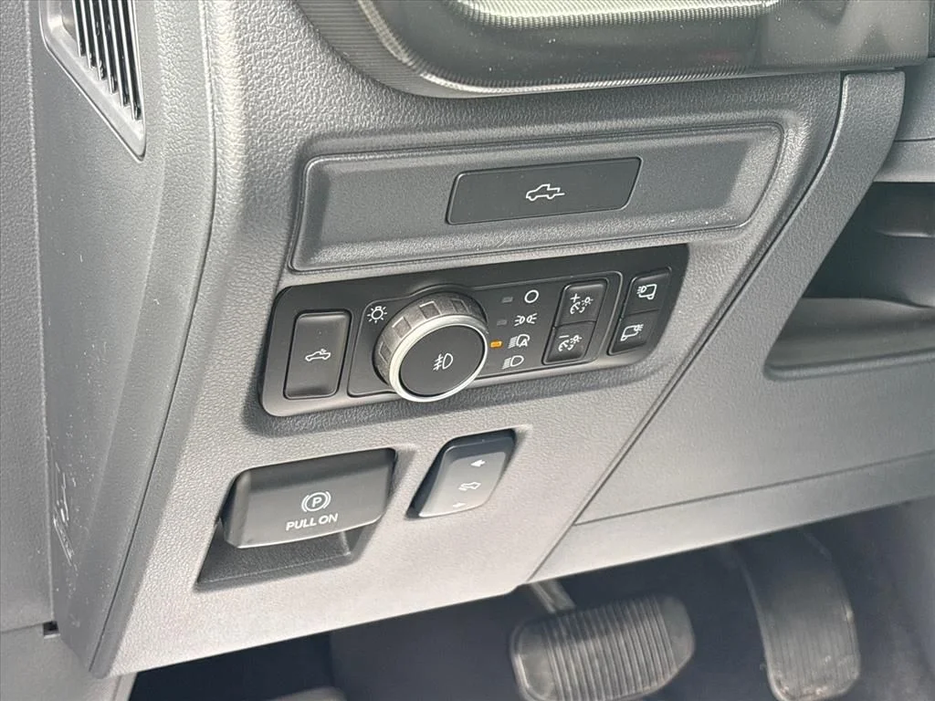 New 2026 Star White Metallic Tri-Coat Ford Lariat® image 29