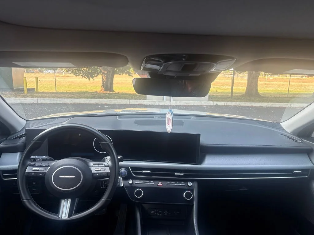 Used 2025 Silver Hyundai SEL Convenience image 15
