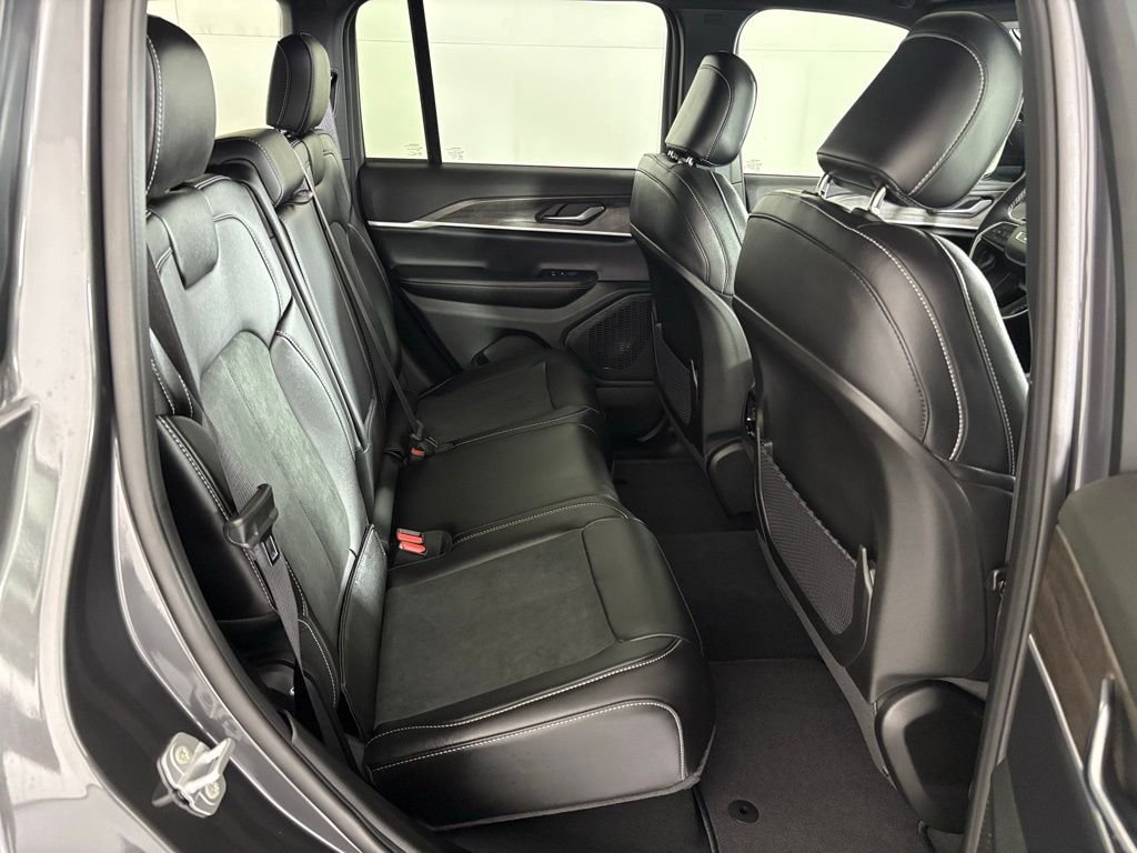New 2026 Baltic Gray Metallic Clear-Coat Exterior Paint Jeep Altitude image 43