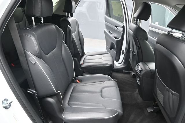 Used 2025 White Hyundai SEL image 14
