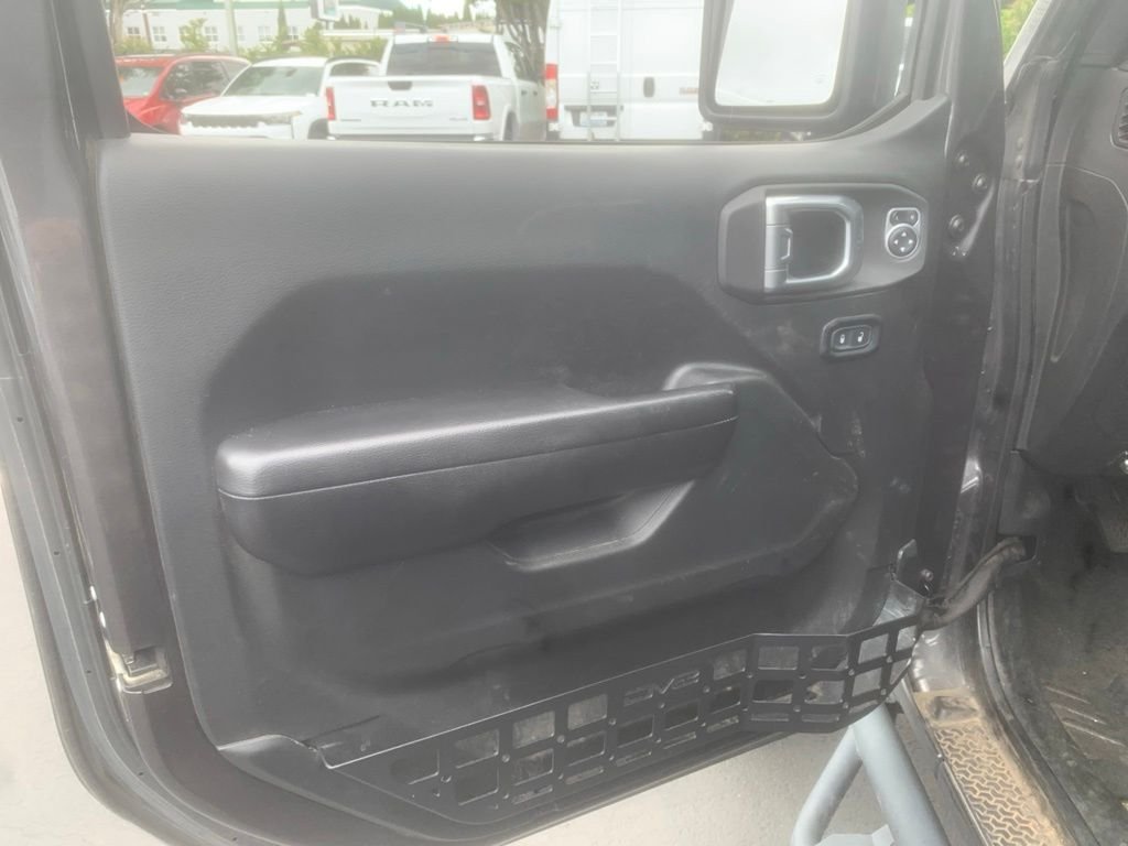 Used 2019 Granite Crystal Metallic Clearcoat Jeep Unlimited Rubicon image 10