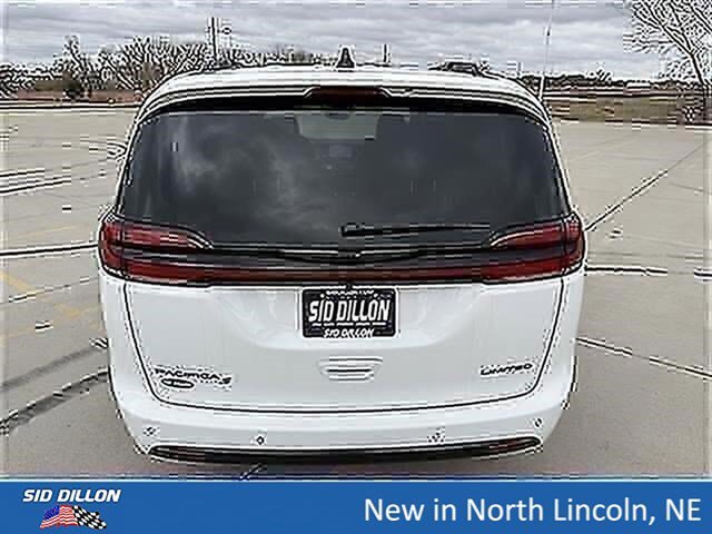 New 2026 Bright White Clear-Coat Exterior Paint Chrysler Limited image 4